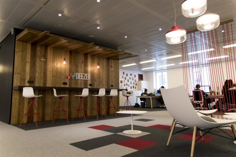 Cienradios Play en las oficinas de Deezer en París